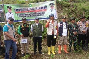 Alarm Lingkungan Dibunyikan dari Lunyuk, Bupati Sumbawa Pimpin Penanaman Ribuan Pohon Selamatkan Hutan Sumbawa