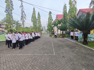 Hari Pertama Kerja, Kadis Dikbud Sumbawa Tekankan Disiplin dan Kinerja Lewat Apel Pagi