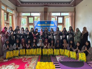 Tebar Kebahagiaan Ramadan, DWP Dikbud Sumbawa Salurkan Bingkisan Lebaran untuk Anak-Anak