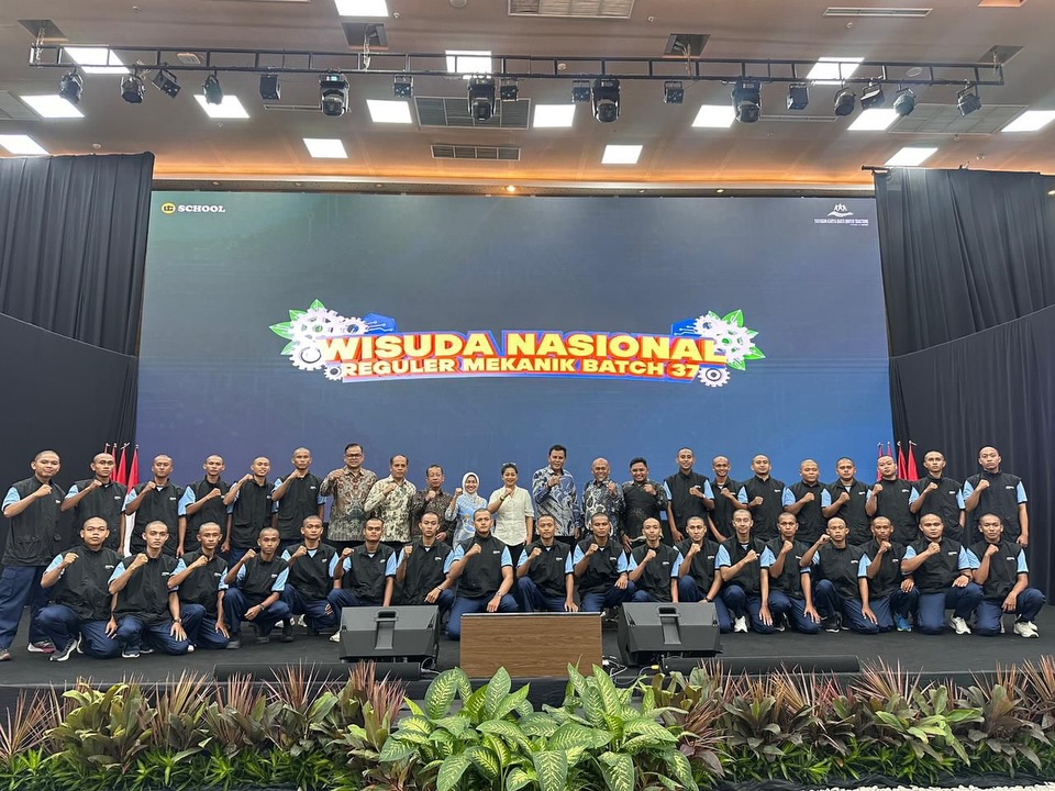 Hadiri Wisuda UT School – AMMAN, Bupati Tegaskan SDM Unggul Kunci Masa Depan Sumbawa