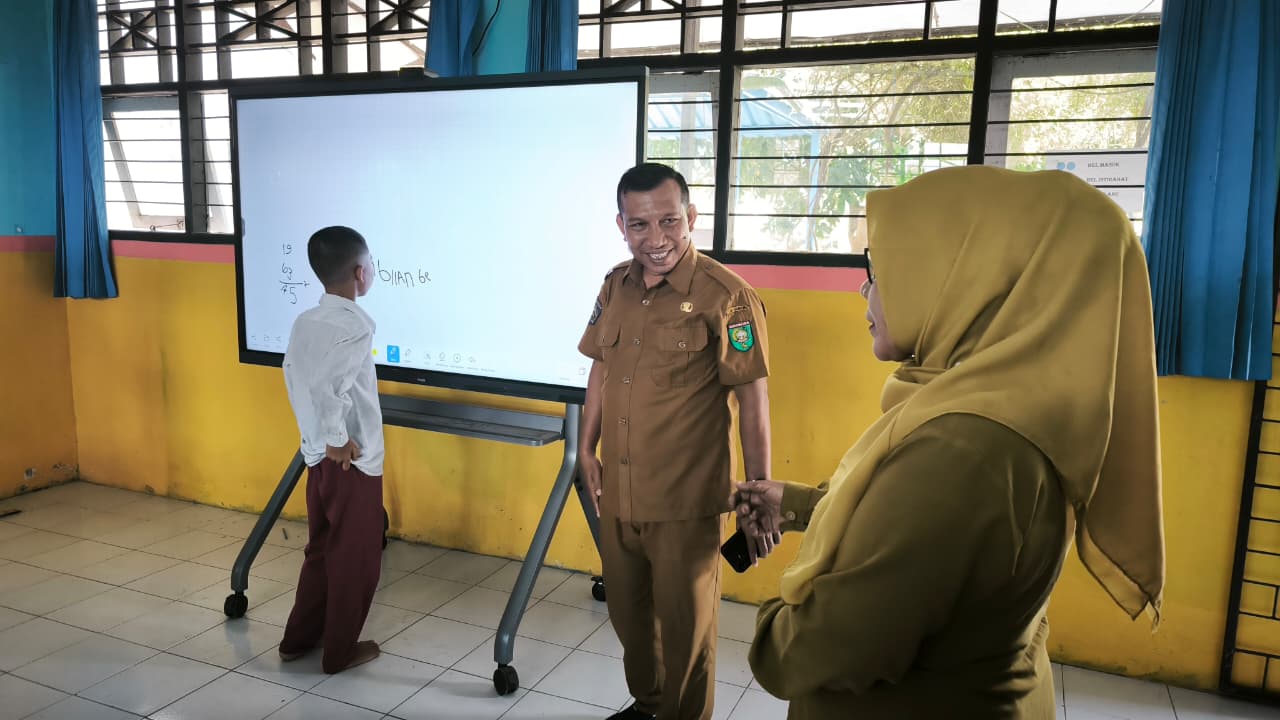 Tak Ada Anak Tertinggal! Dikbud Sumbawa Turun Langsung Pantau Sekolah Inklusif untuk Penyandang Disabilitas