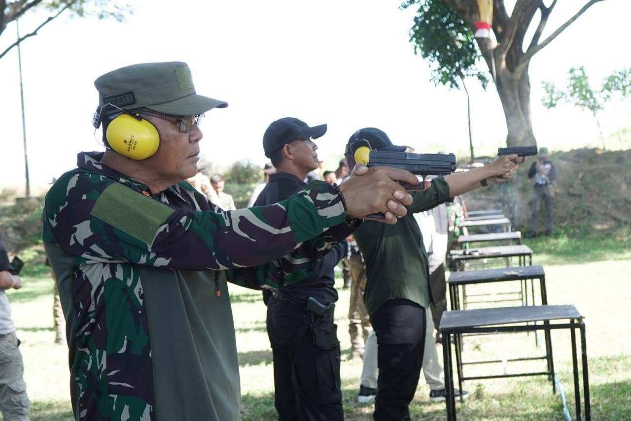 Bupati Hadiri Lomba Menembak Hari Bhayangkara ke-80, Perkuat Sinergi Forkopimda dan Polres Sumbawa