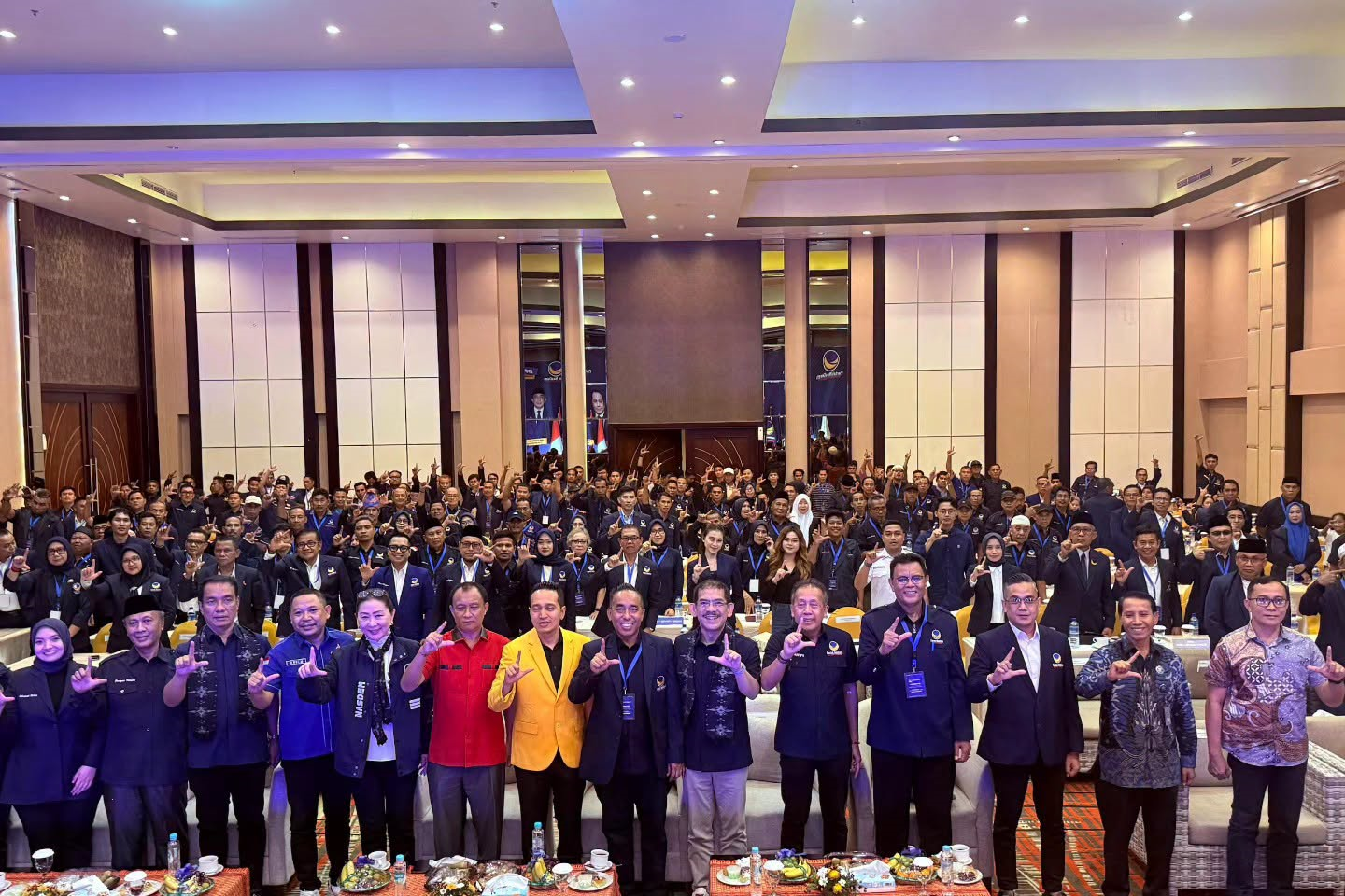 Hadiri Rakerwil NasDem NTB, Bupati Sumbawa Tegaskan Politik Harus Bermuara pada Kesejahteraan Rakyat