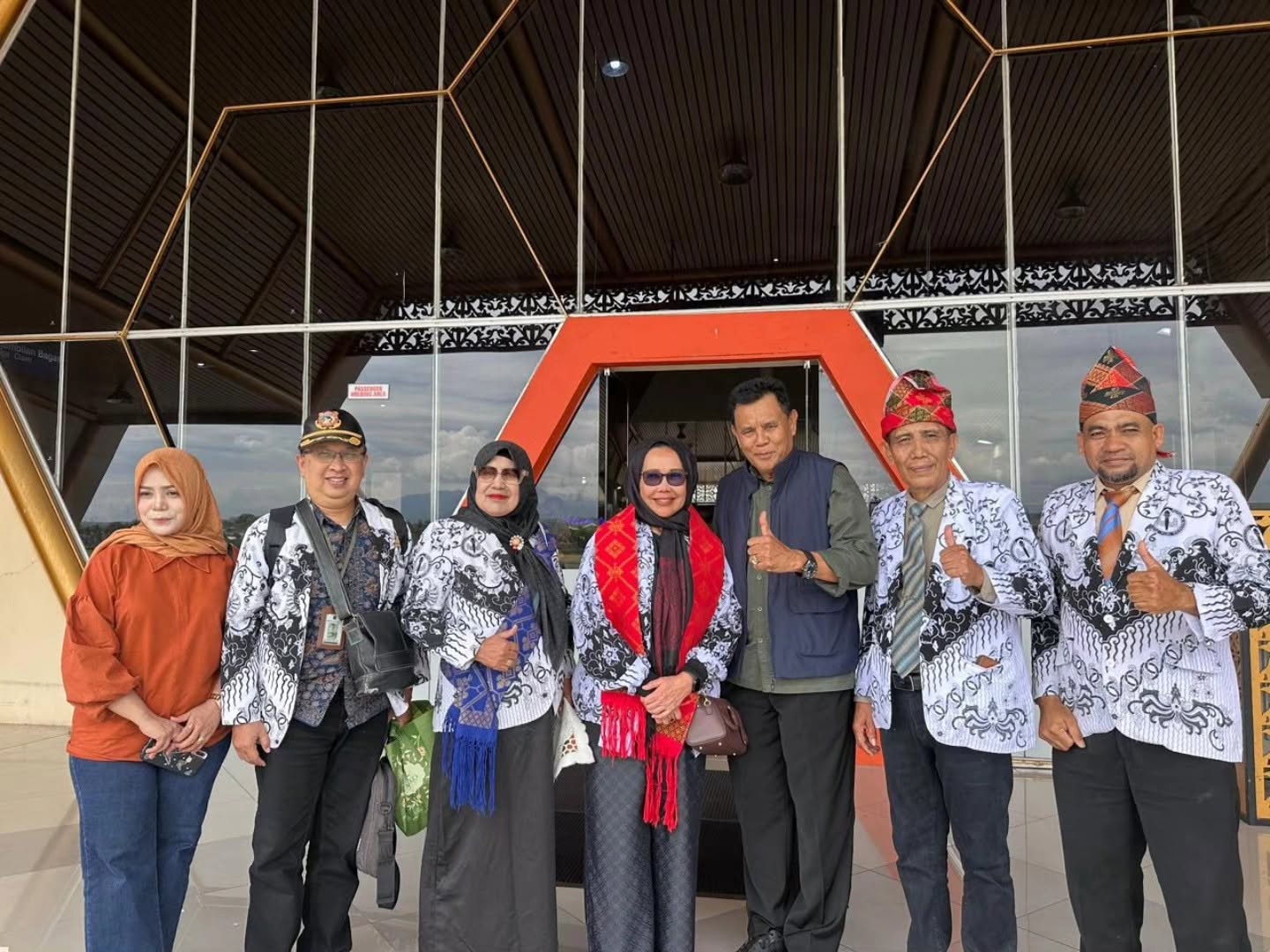 Sambut Ketua PGRI Pusat di Sumbawa, Bupati : PORSENIJAR Jadi Wadah Cetak Generasi Cerdas dan Berprestasi
