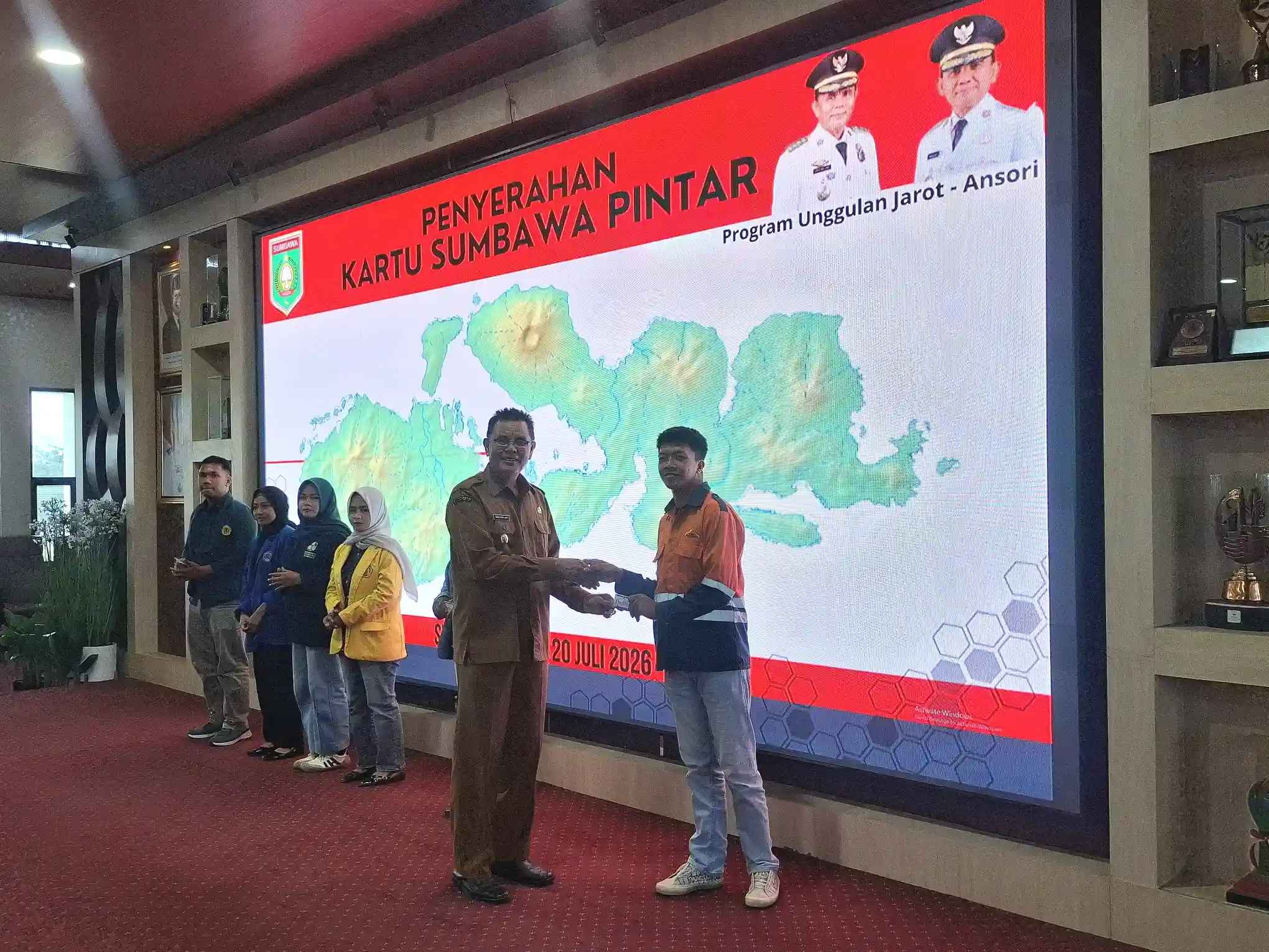 Bupati Luncurkan Kartu Sumbawa Pintar, Wujudkan Janji Kampanye untuk Perluas Akses Pendidikan