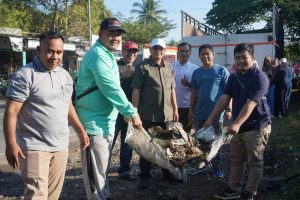 Pimpin Gotong Royong Serentak, Sekda Ajak Warga Wujudkan Sumbawa Bersih dan Asri Berbasis Semangat Sabalong Samalewa