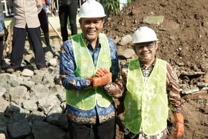 Menteri Abdul Mu’ti Apresiasi MPLS Ramah di Sumbawa, Resmikan Revitalisasi SDN 14 dan Tinjau Program MBG
