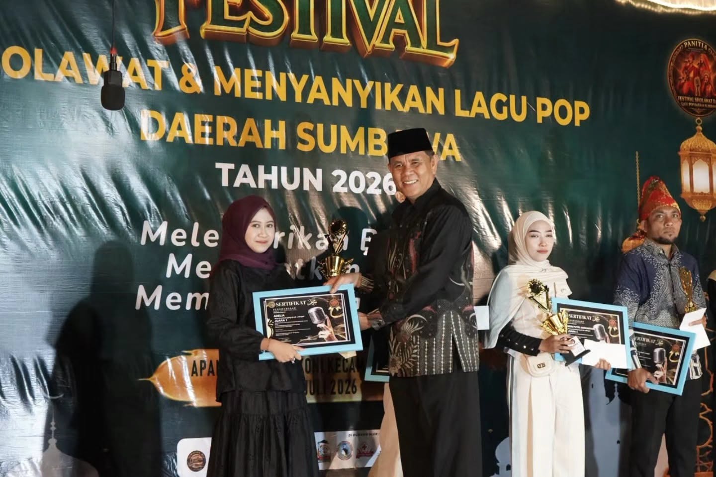 Festival Sholawat dan Lagu Pop Daerah Sumbawa 2026 Resmi Ditutup, Bupati : Syiar Islam dan Budaya Harus Terus Berjalan Beriringan