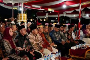 “Jangan Korupsi Ya, Pak Bupati!” Pesan Polos Anak Warnai Malam Tasyakuran HUT ke-81 RI di Sumbawa