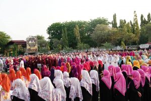 Maulid Nabi 1448 H, Bupati Sumbawa Buka Shalawat Akbar dan Munit Adat