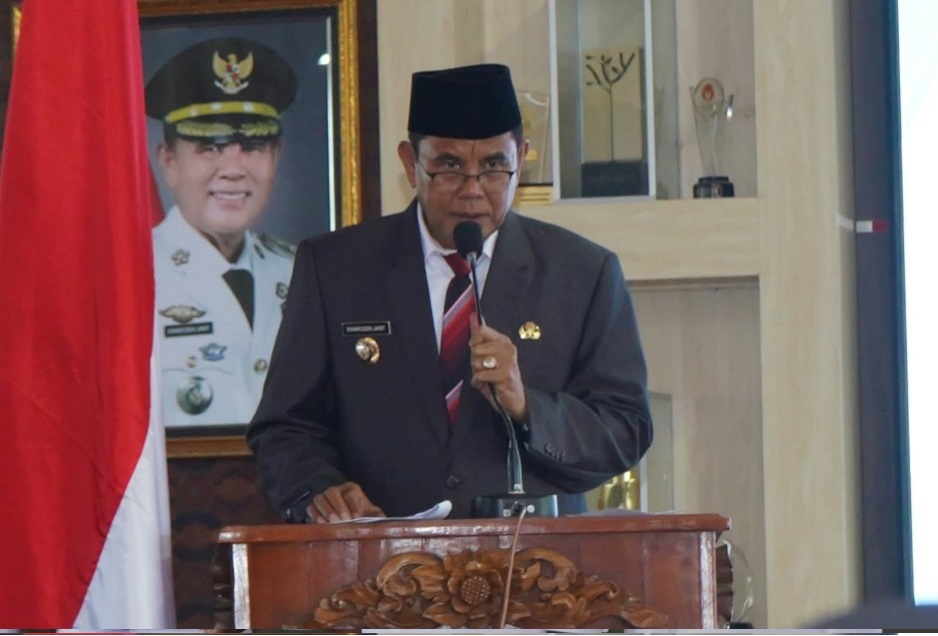 Lantik 18 Kepala Desa, Bupati Tegaskan Kemajuan Sumbawa Harus Dimulai dari Desa
